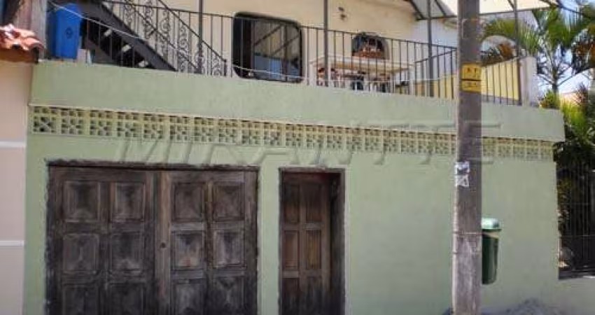 Sobrado de 200m² com 7 quartos em Santa Terezinha