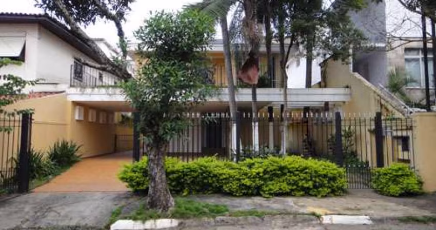 Sobrado de 420m² com 4 quartos em Vila Madalena