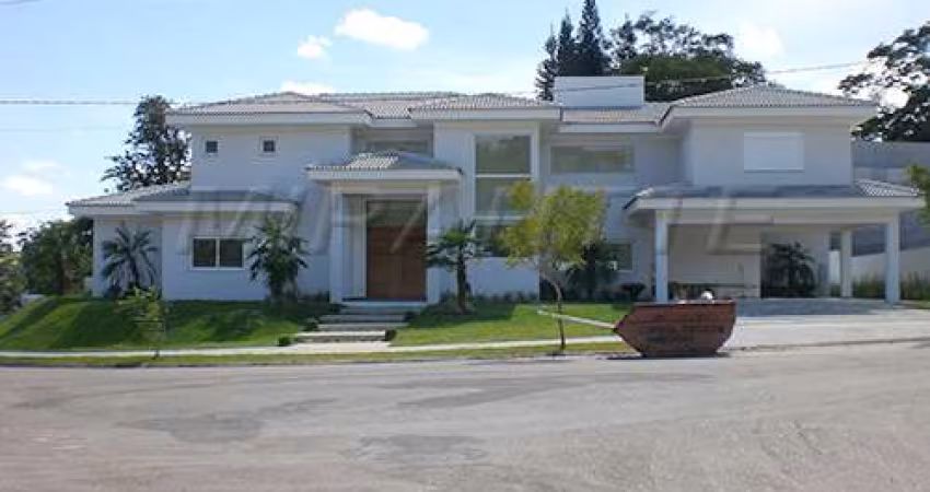 Cond. fechado de 540m² com 5 quartos em Emburá