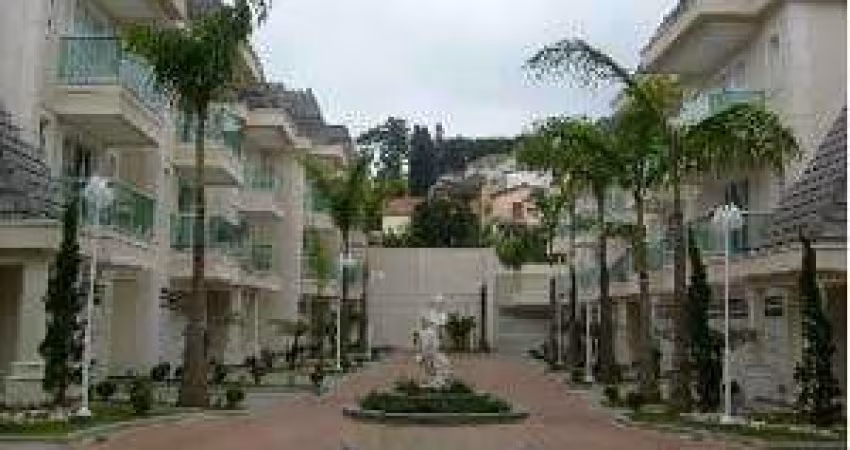Sobrado de 360m² com 4 quartos em Horto Florestal