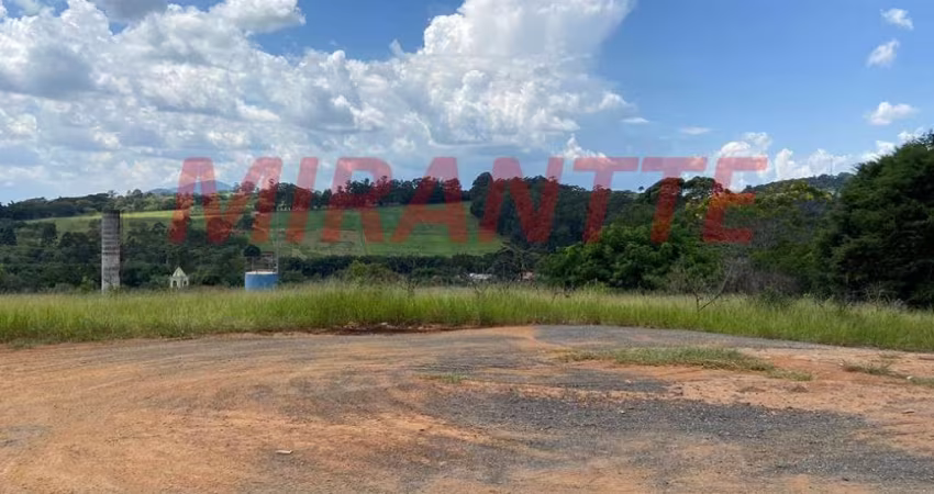 Terreno de 15.8m² em Água Comprida