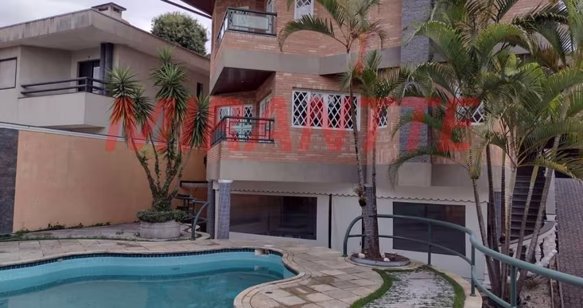 Sobrado de 630m² com 4 quartos em Tremembe