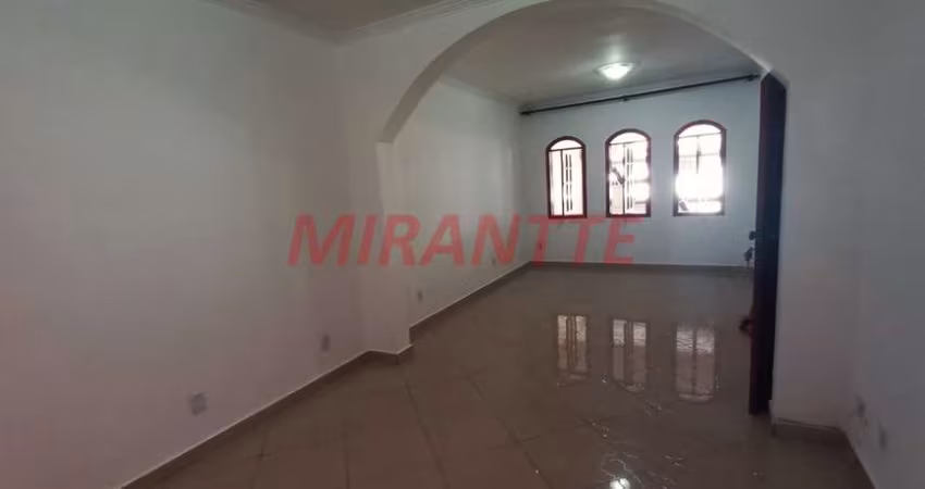 Sobrado de 200m² com 4 quartos em Vila Nova Carolina