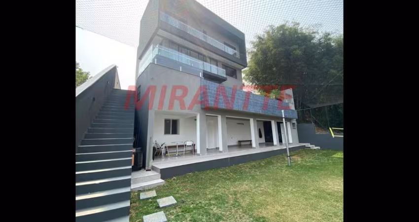 Cond. fechado de 560m² com 4 quartos em Condomínio Vale das Águas