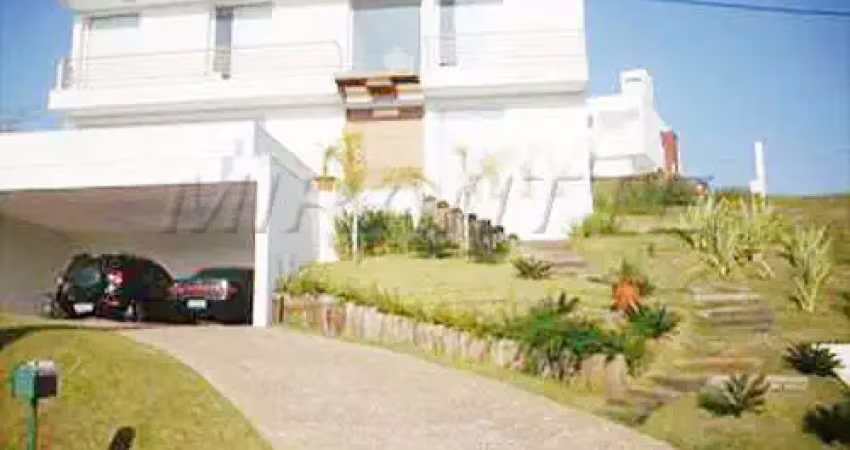 Cond. fechado de 657m² com 5 quartos em Carmelitas
