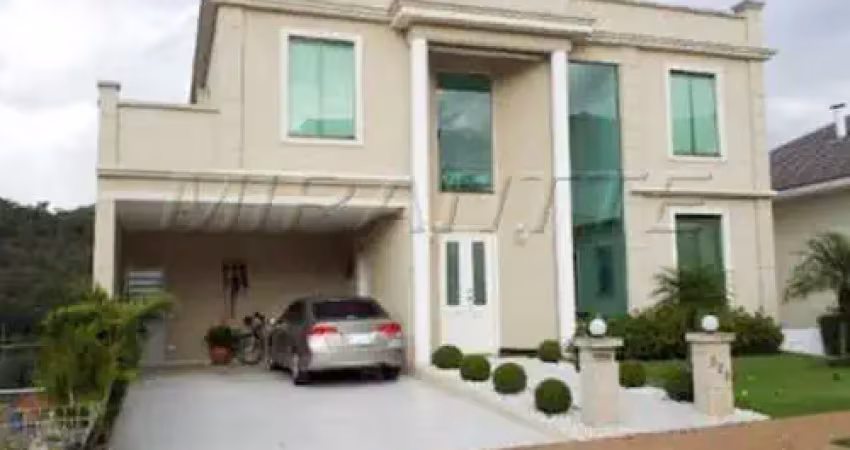 Cond. fechado de 600m² com 4 quartos em Tamboré