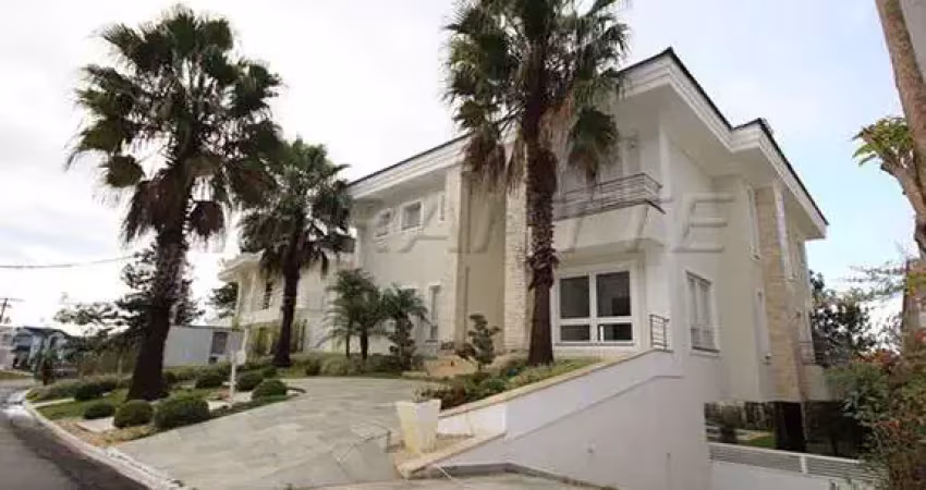 Cond. fechado de 740m² com 4 quartos em Alphaville