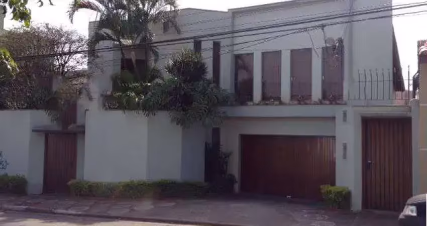 Sobrado de 530m² com 4 quartos em Centro