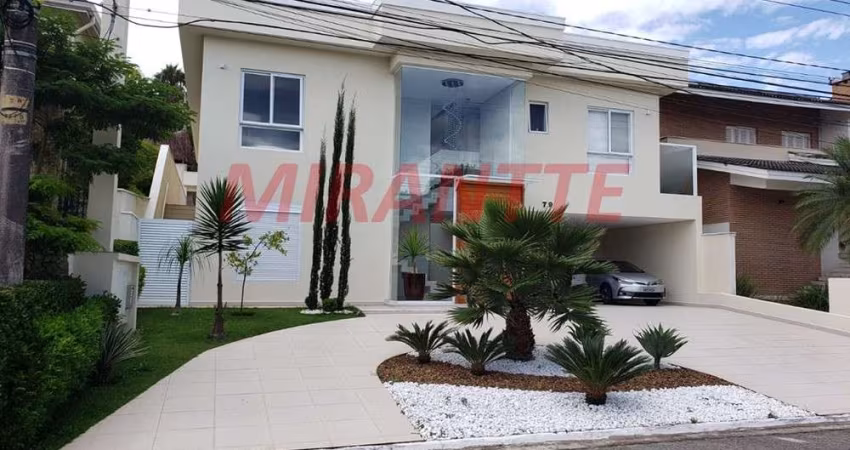 Sobrado de 360m² com 4 quartos em Alphaville