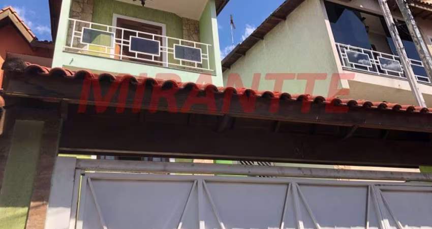 Sobrado de 207m² com 3 quartos em Jardim Flor da Montanha