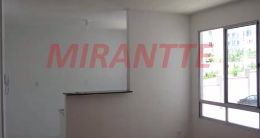 Apartamento de 45m² com 2 quartos em Água Chata