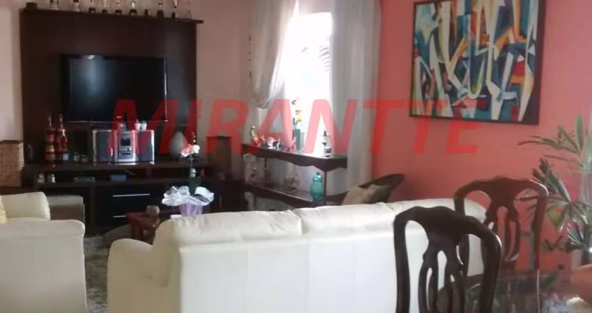 Sobrado de 224m² com 4 quartos em Vila Galvão