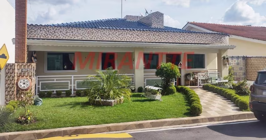 Sobrado de 380m² com 4 quartos em Arujazinho