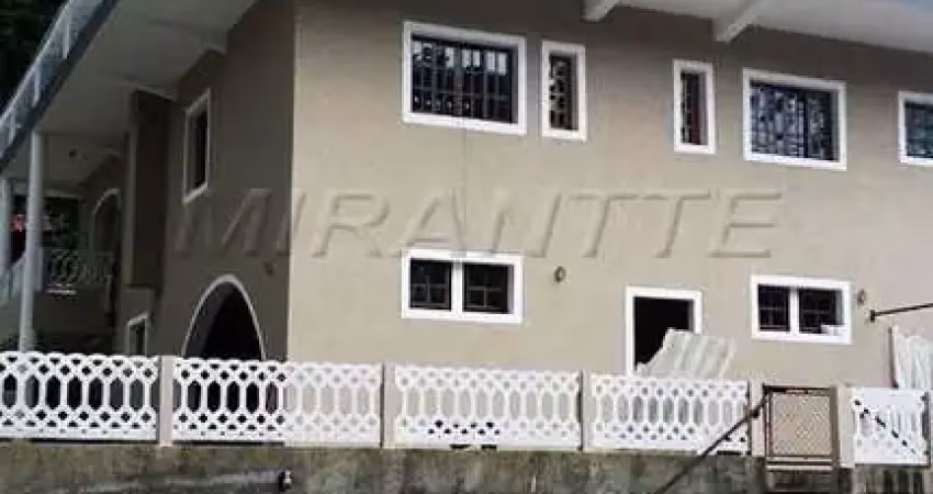 Sobrado de 480m² com 5 quartos em serra da cantareira