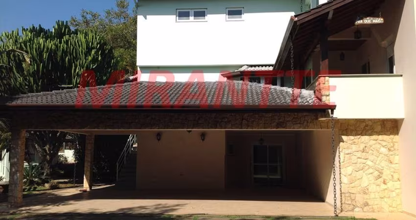 Sobrado de 500m² com 5 quartos em Serra da Cantareira