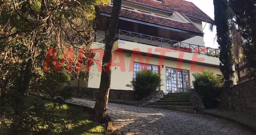 Sobrado de 900m² com 5 quartos em Serra da Cantareira