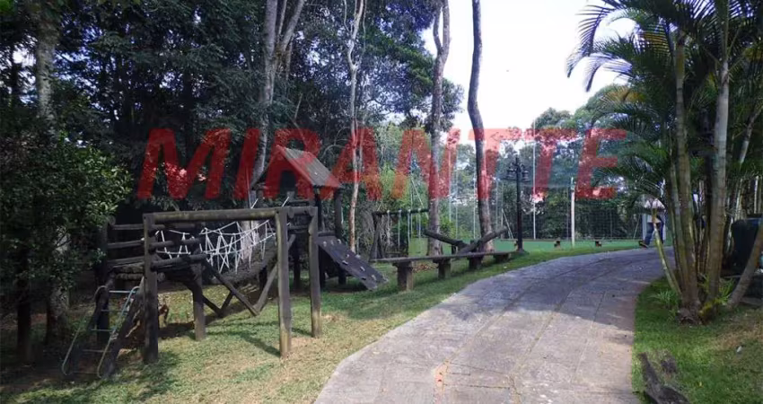 Sobrado de 580m² com 4 quartos em serra da cantareira
