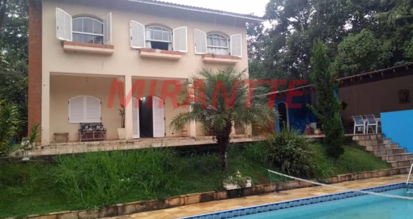 Sobrado de 350m² com 3 quartos em Serra da Cantareira