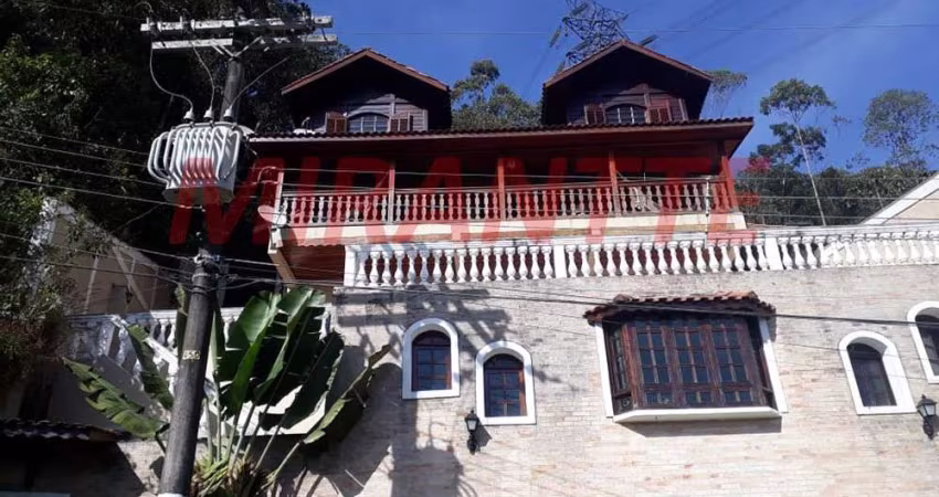 Sobrado de 300m² com 4 quartos em Serra Da Cantareira