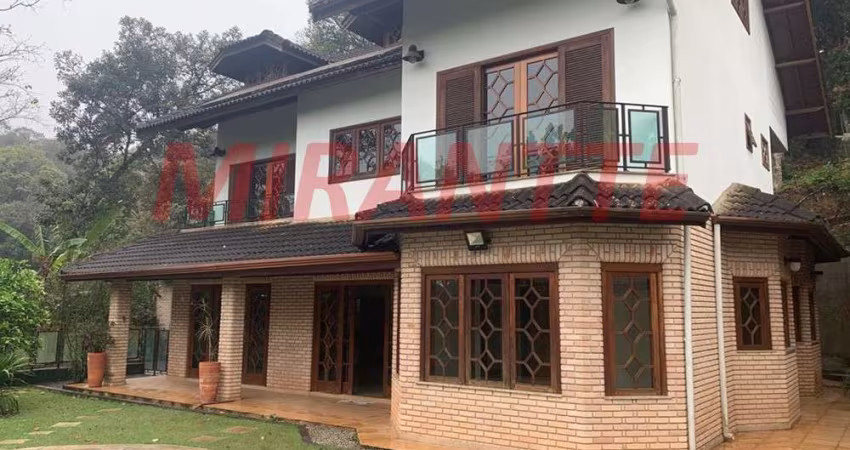 Sobrado de 360m² com 3 quartos em Serra da Cantareira