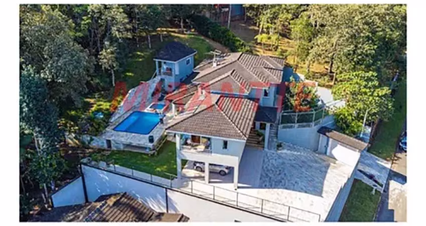 Sobrado de 380m² com 3 quartos em serra da cantareira