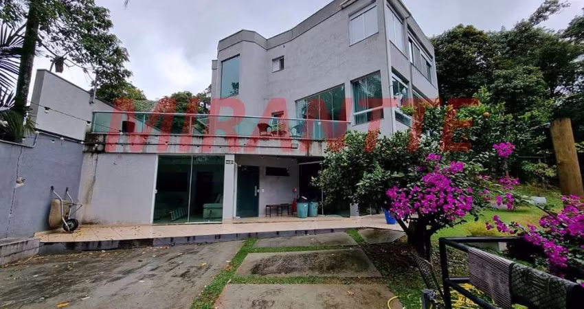 Sobrado de 750m² com 3 quartos em Serra Da Cantareira