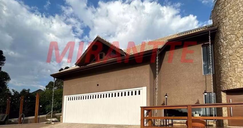 Sobrado de 560m² com 4 quartos em Serra Da Cantareira