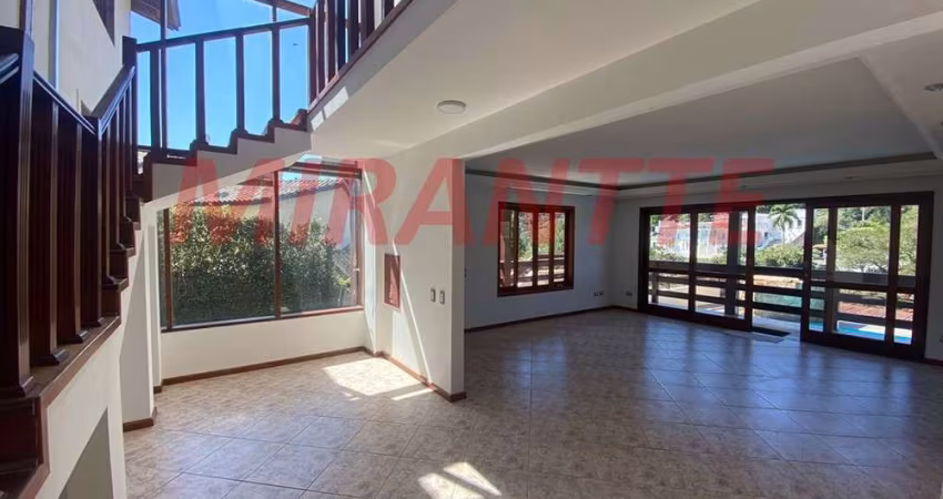 Sobrado de 530m² com 5 quartos em Serra Da Cantareira