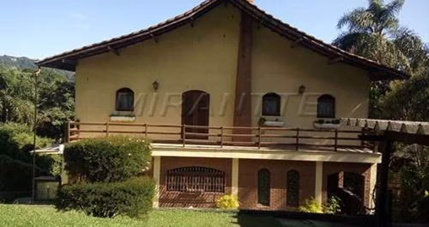 Sobrado de 1300m² com 6 quartos em Serra Da Cantareira