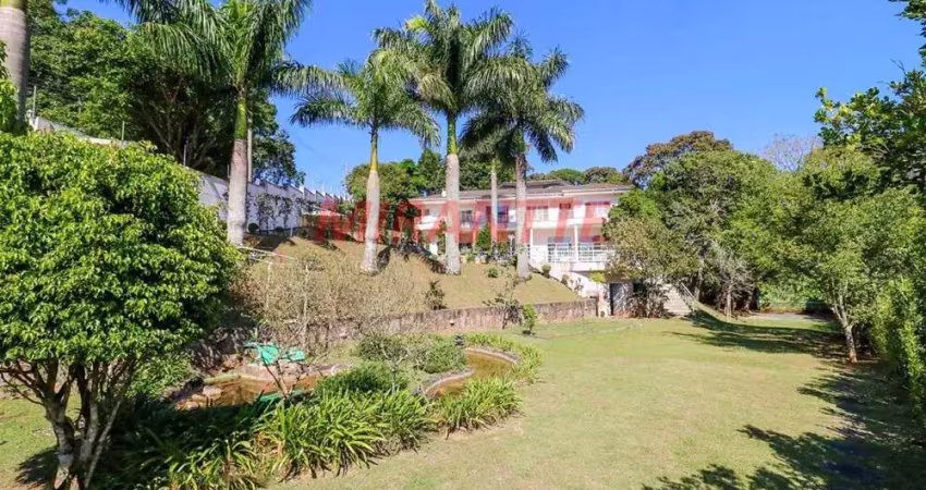 Sobrado de 350m² com 4 quartos em serra da cantareira