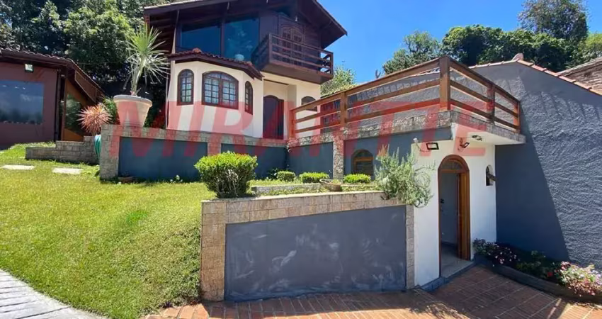 Cond. fechado de 300m² com 3 quartos em serra da cantareira