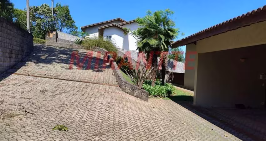 Cond. fechado de 232.98m² com 3 quartos em Suiça da Cantareira