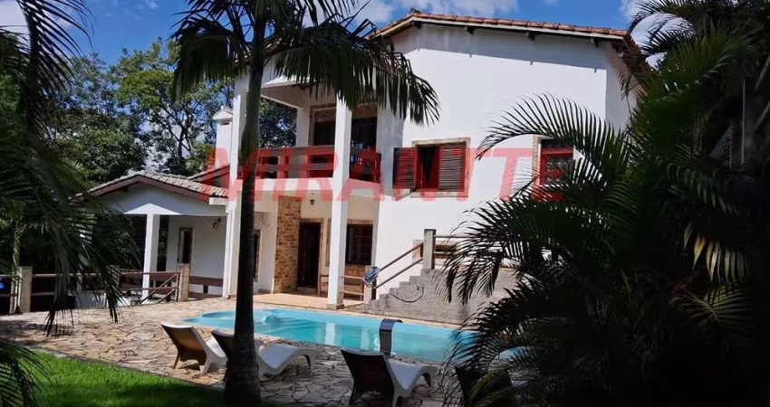 Cond. fechado de 430m² com 3 quartos em Serra da Cantareira