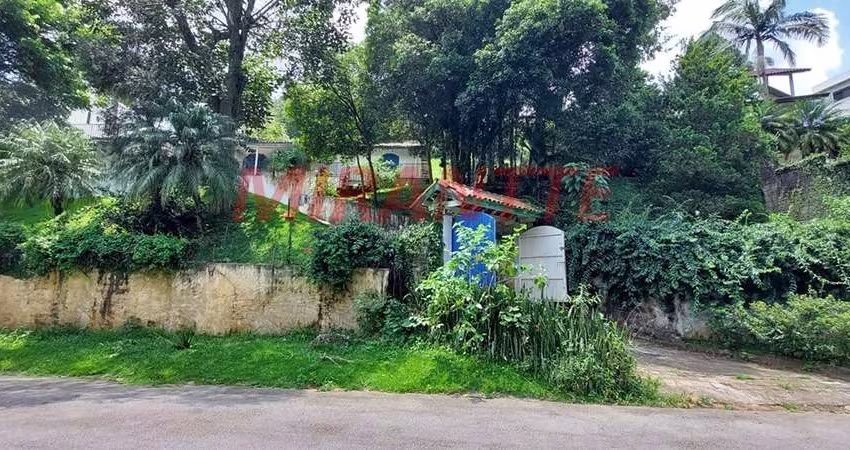 Cond. fechado de 198m² com 3 quartos em Caraguata
