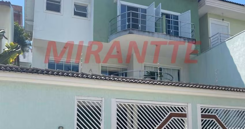Sobrado de 234m² com 4 quartos em Jardim Tremembé