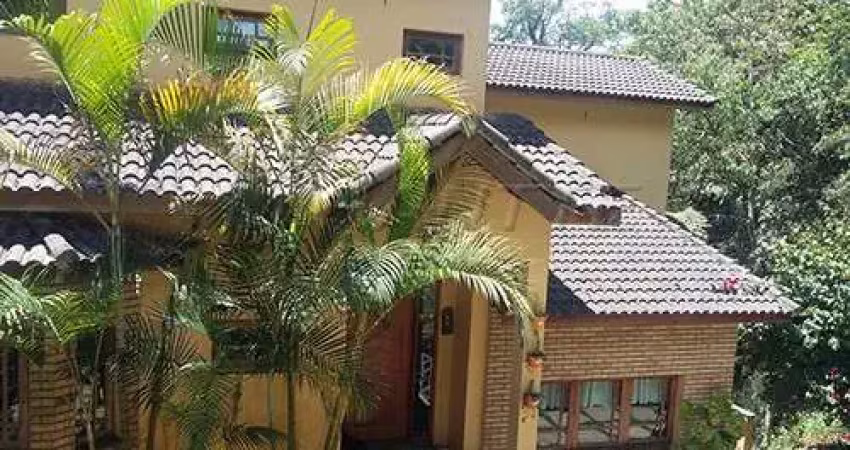 Sobrado de 350m² com 4 quartos em serra da cantareira