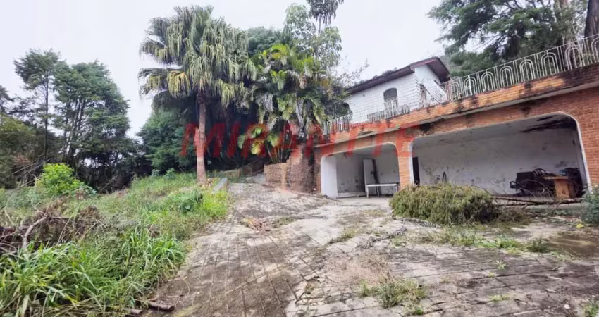 Sobrado de 371.4m² com 4 quartos em serra da cantareira