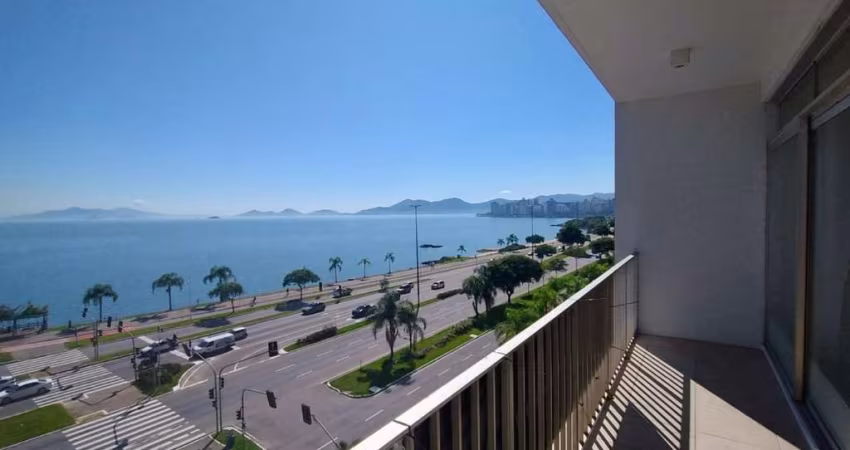 Apartamento de 3 Dorm, sendo 1 Suite na Beira Mar