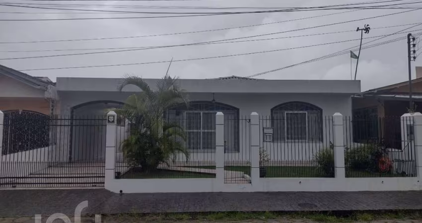 Casa à venda em Trindade com 140 m², 3 quartos, 1