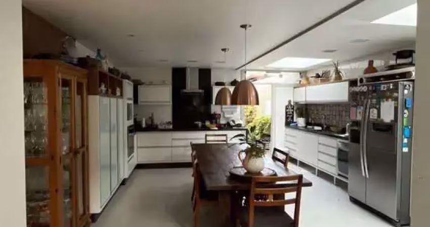 Casa à venda em Córrego Grande com 187 m², 4 quart