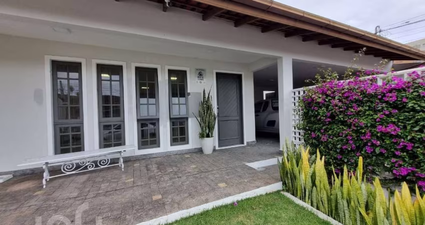 Casa à venda em Santa Mônica com 194 m², 4 quartos