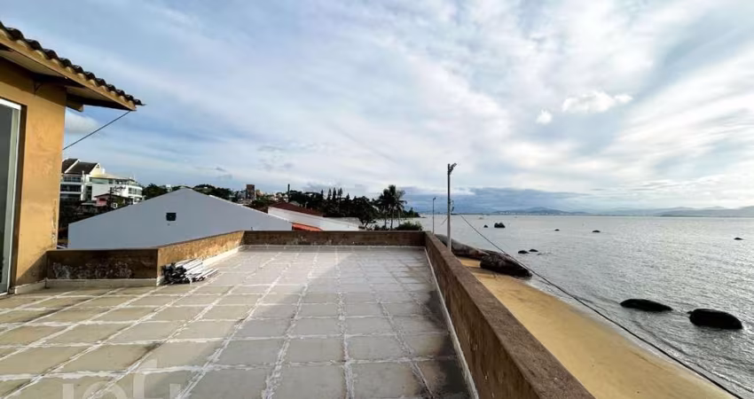 Casa à venda em Cacupé com 235 m², 3 quartos, 1 su