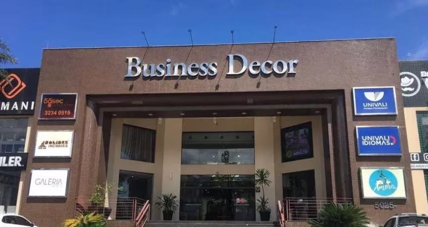 Sala comercial à venda no Saco Grande