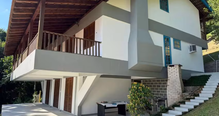 Casa de 4 dormitórios em condomínio no Itacorubi