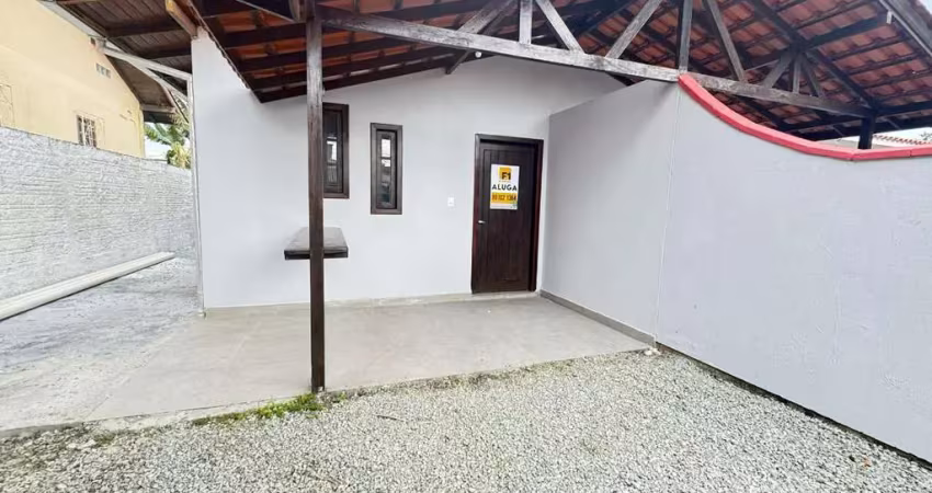 Casa de 2 dormitórios para locação no Carianos