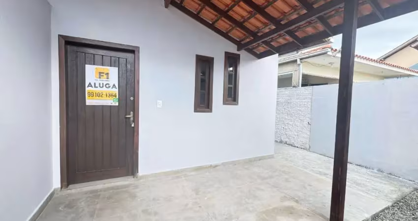 Casa de 2 dormitórios para locação no Carianos