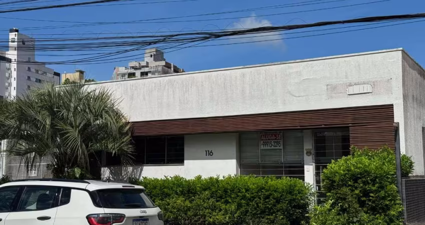 Casa comercial com 8 salas na Trindade