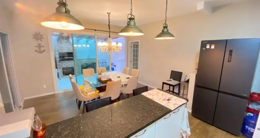 Casa de 3 dormitórios à venda no Estreito