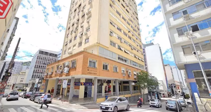 Apartamento à venda em Centro com 143 m², 1 quarto