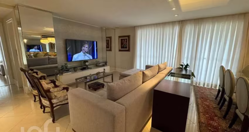 Apartamento à venda em Centro com 154 m², 4 quarto